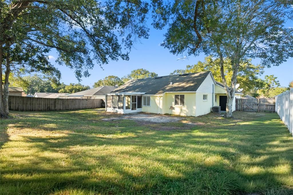 For Sale: $299,900 (2 beds, 2 baths, 1155 Square Feet)