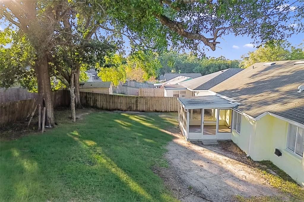 For Sale: $299,900 (2 beds, 2 baths, 1155 Square Feet)