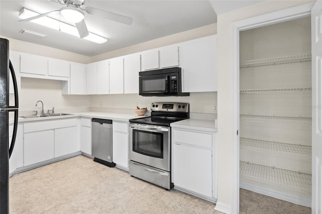 For Sale: $299,900 (2 beds, 2 baths, 1155 Square Feet)