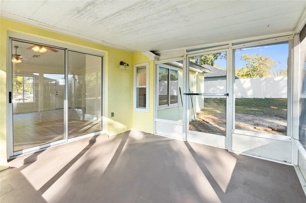 For Sale: $299,900 (2 beds, 2 baths, 1155 Square Feet)