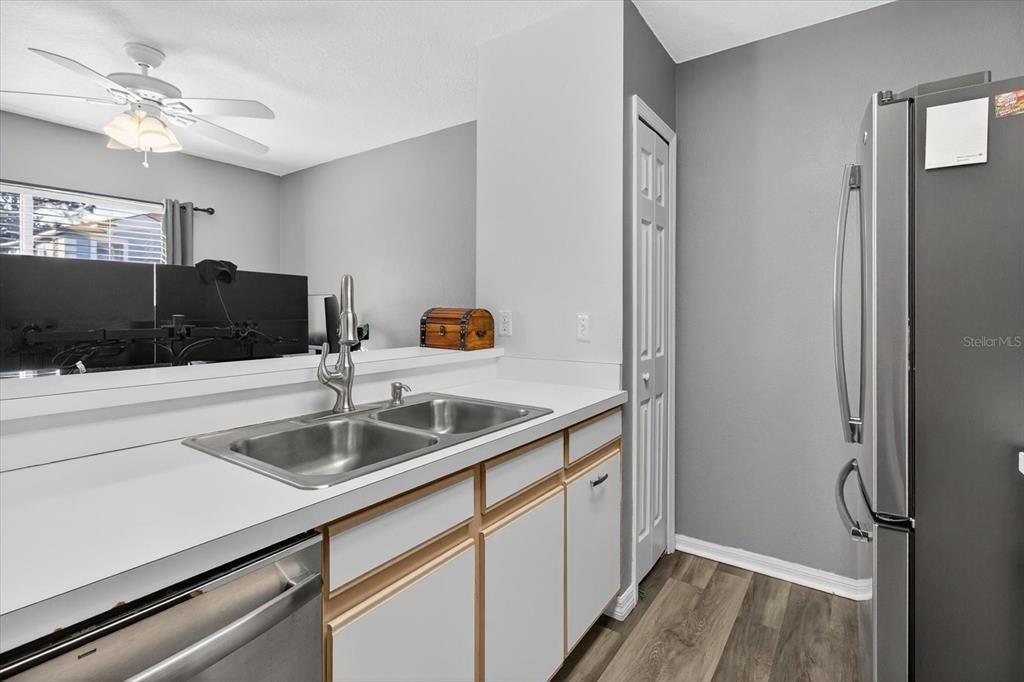 待售: $228,000 (2 贝兹, 2 浴室, 1178 平方英尺)