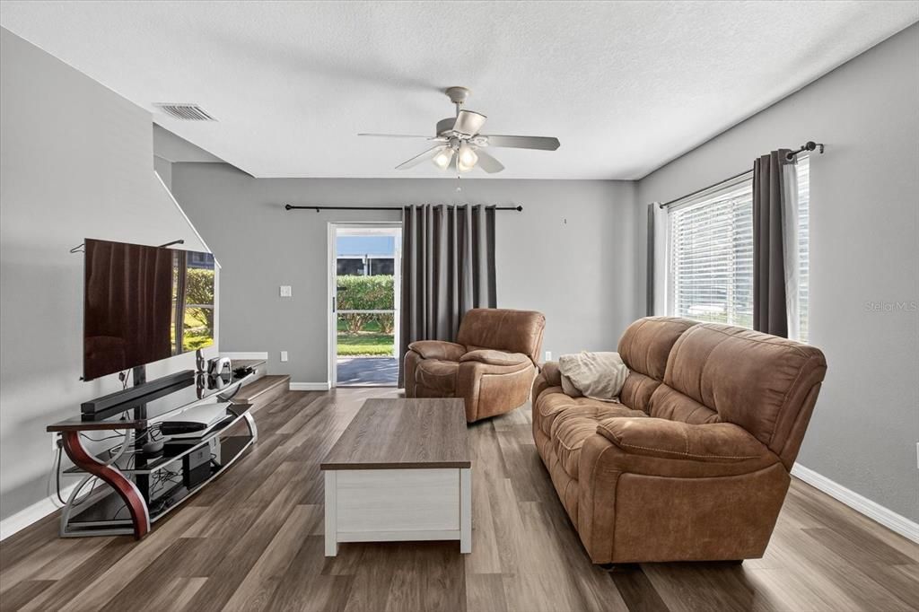 待售: $228,000 (2 贝兹, 2 浴室, 1178 平方英尺)