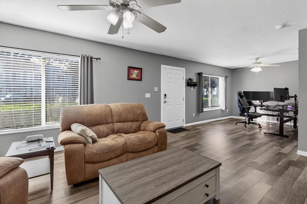 待售: $228,000 (2 贝兹, 2 浴室, 1178 平方英尺)