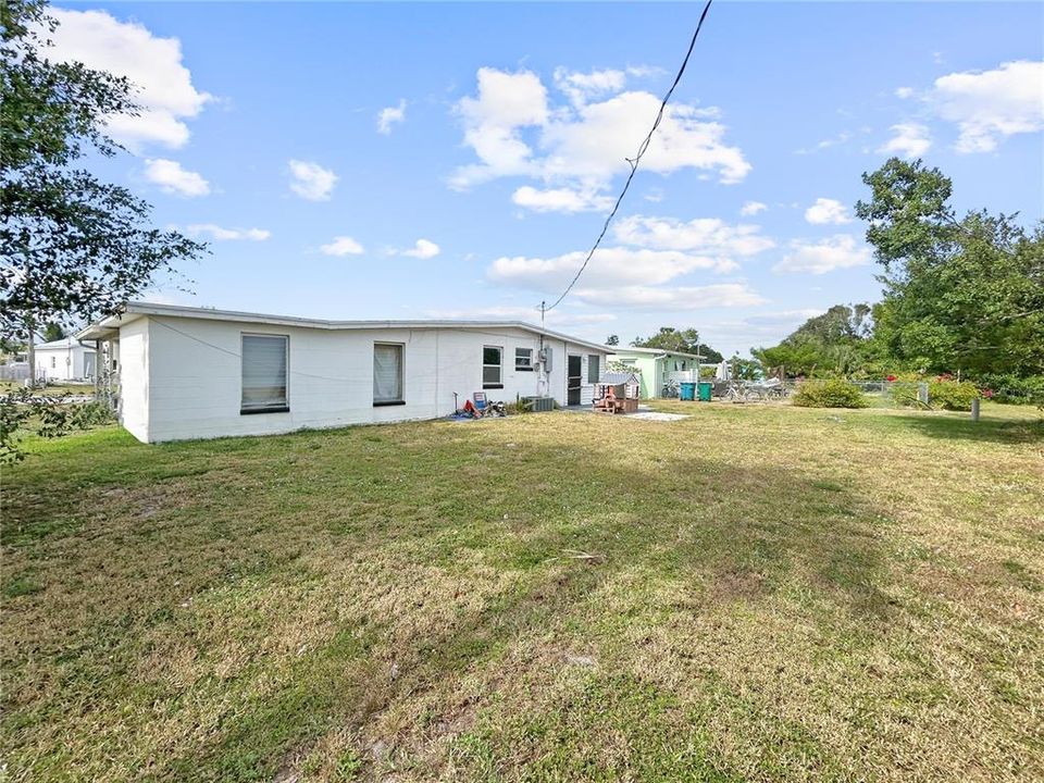 For Sale: $114,800 (2 beds, 1 baths, 609 Square Feet)