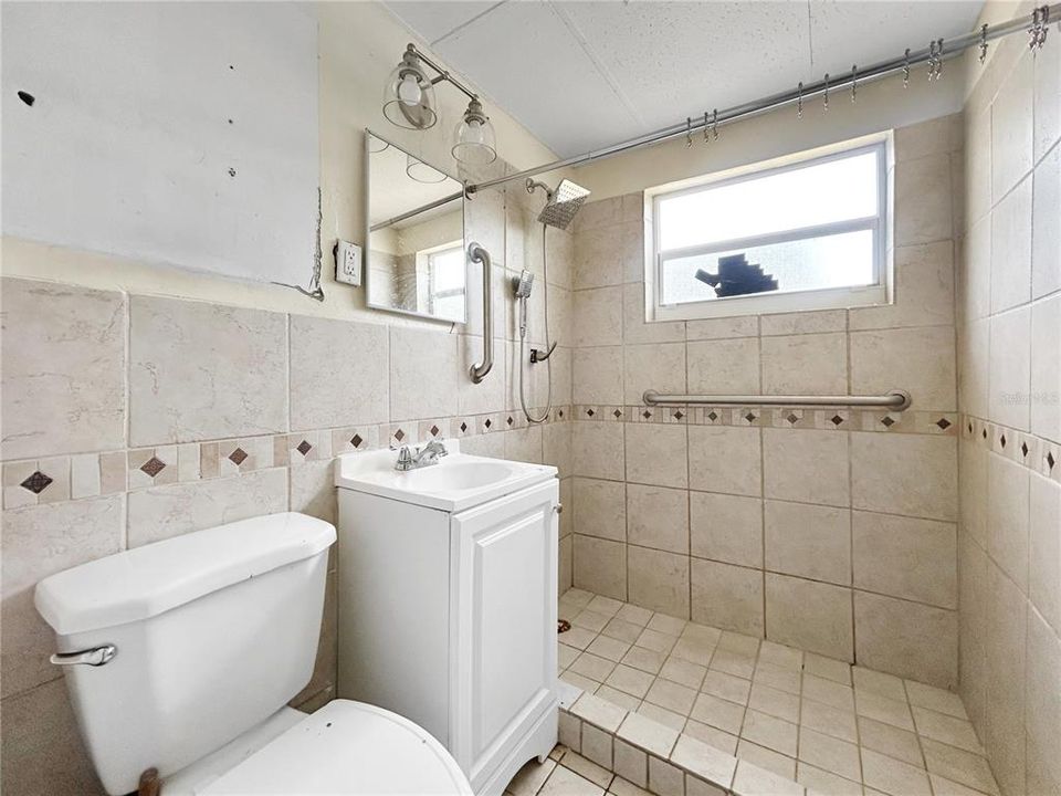 For Sale: $114,800 (2 beds, 1 baths, 609 Square Feet)