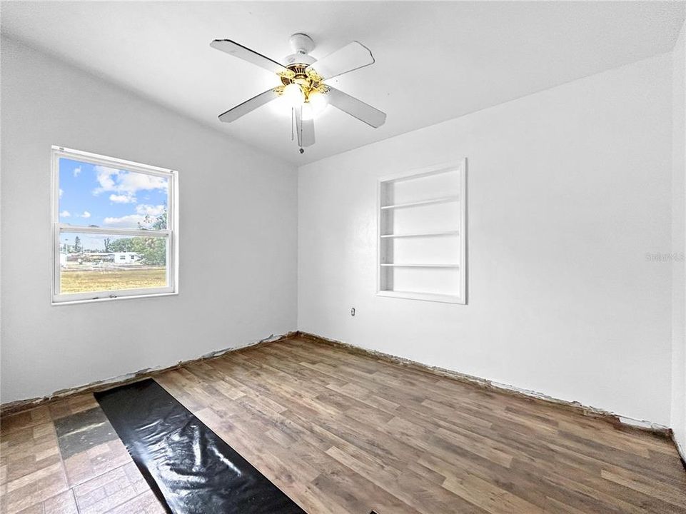 For Sale: $114,800 (2 beds, 1 baths, 609 Square Feet)