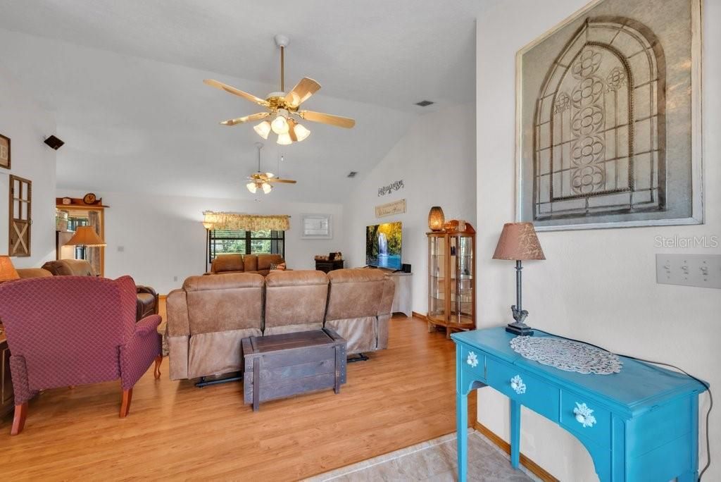 На продажу: $429,000 (3 спален, 2 ванн, 1606 Квадратных фут)