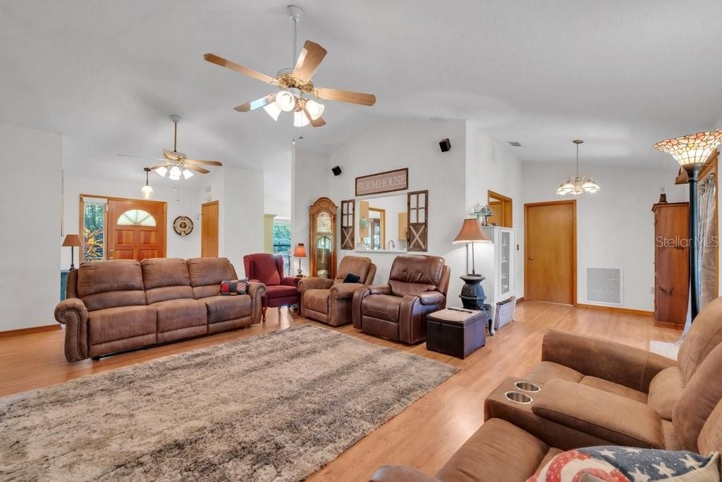 На продажу: $429,000 (3 спален, 2 ванн, 1606 Квадратных фут)