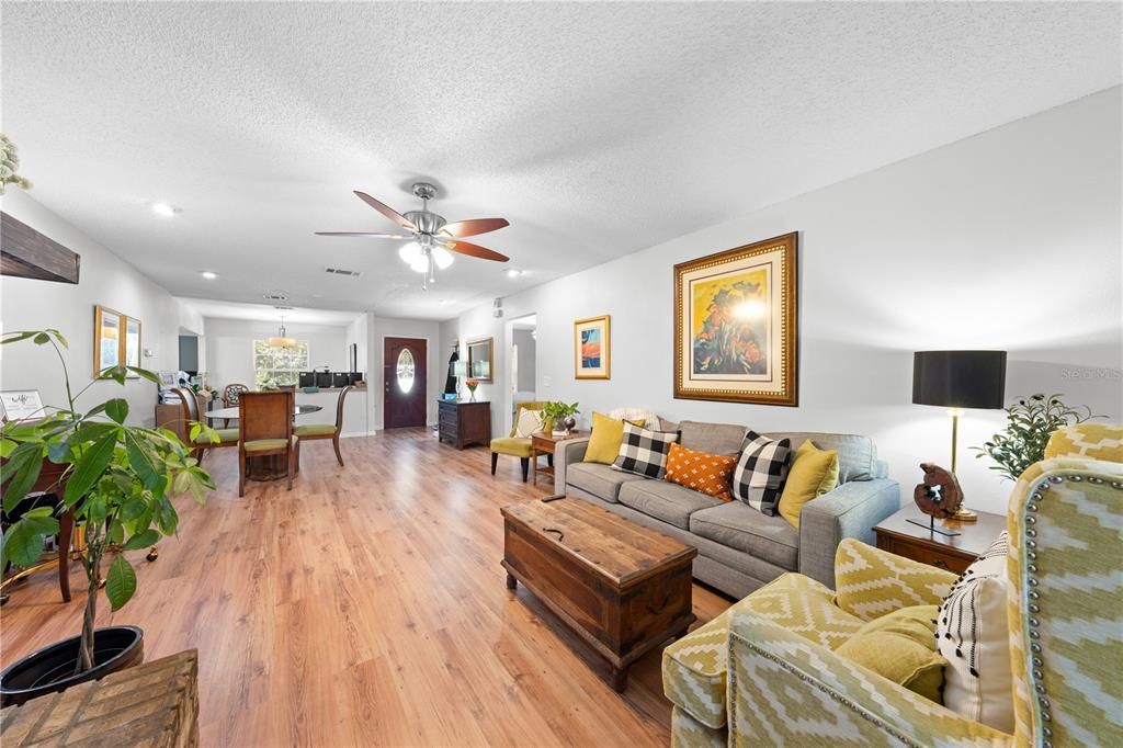 En Venta: $367,500 (3 camas, 2 baños, 1470 Pies cuadrados)