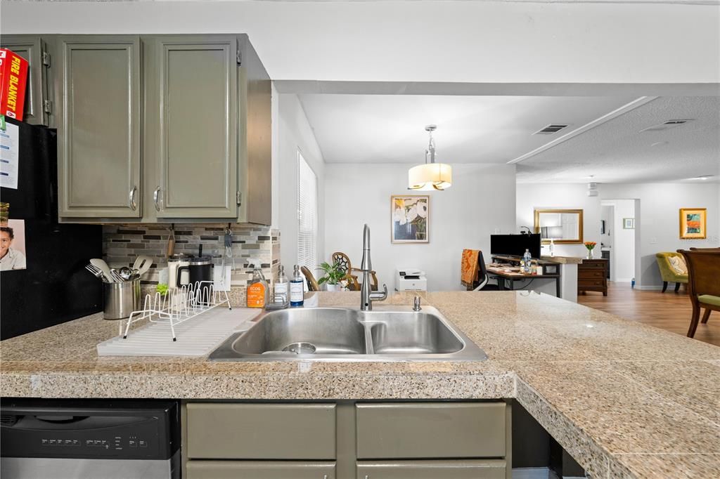 En Venta: $367,500 (3 camas, 2 baños, 1470 Pies cuadrados)