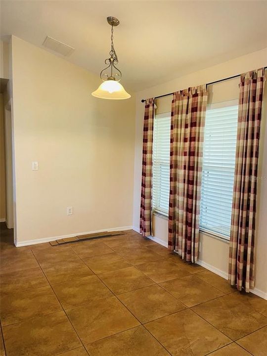 For Rent: $1,900 (4 beds, 2 baths, 2145 Square Feet)