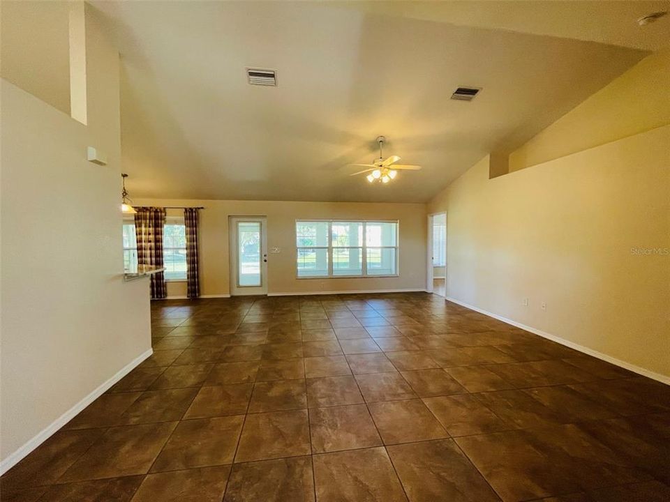 For Rent: $1,900 (4 beds, 2 baths, 2145 Square Feet)
