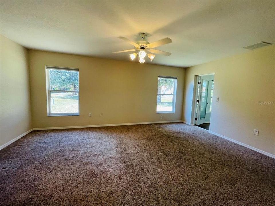 For Rent: $1,900 (4 beds, 2 baths, 2145 Square Feet)