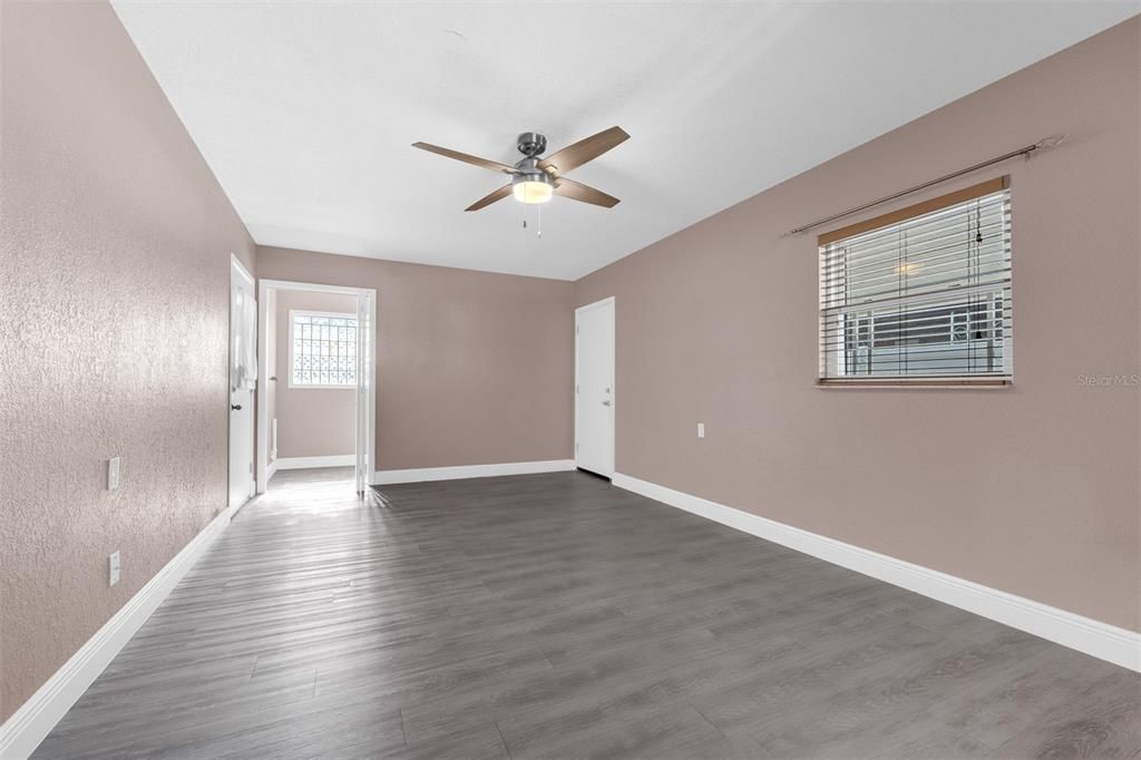 For Sale: $320,000 (3 beds, 1 baths, 1248 Square Feet)