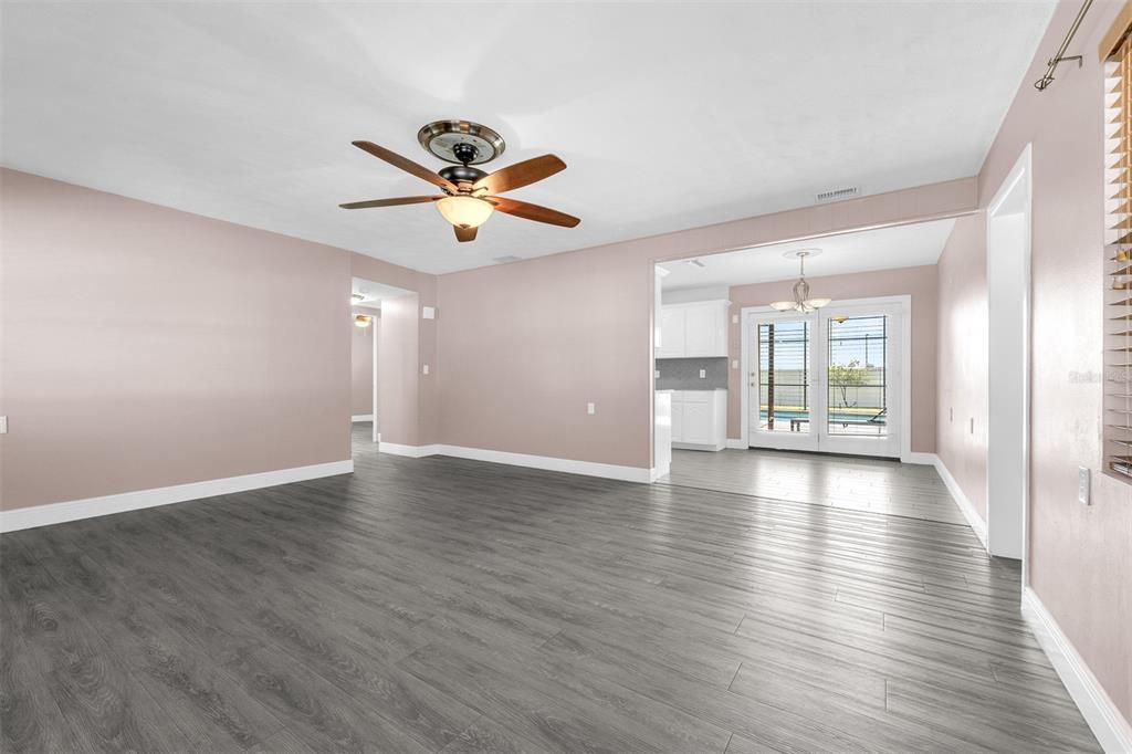 For Sale: $320,000 (3 beds, 1 baths, 1248 Square Feet)