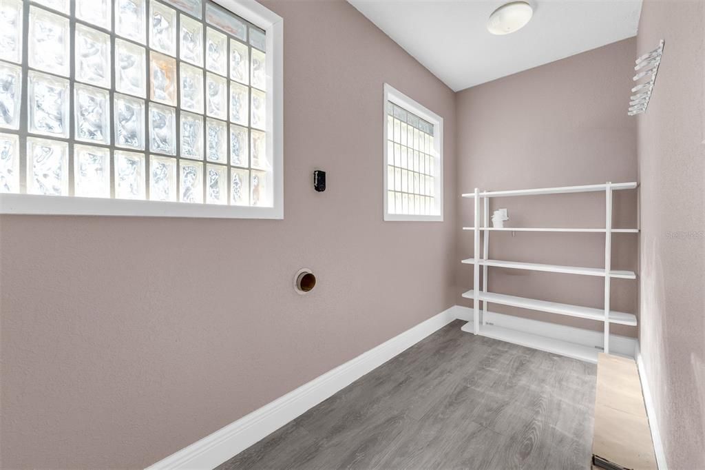 For Sale: $320,000 (3 beds, 1 baths, 1248 Square Feet)