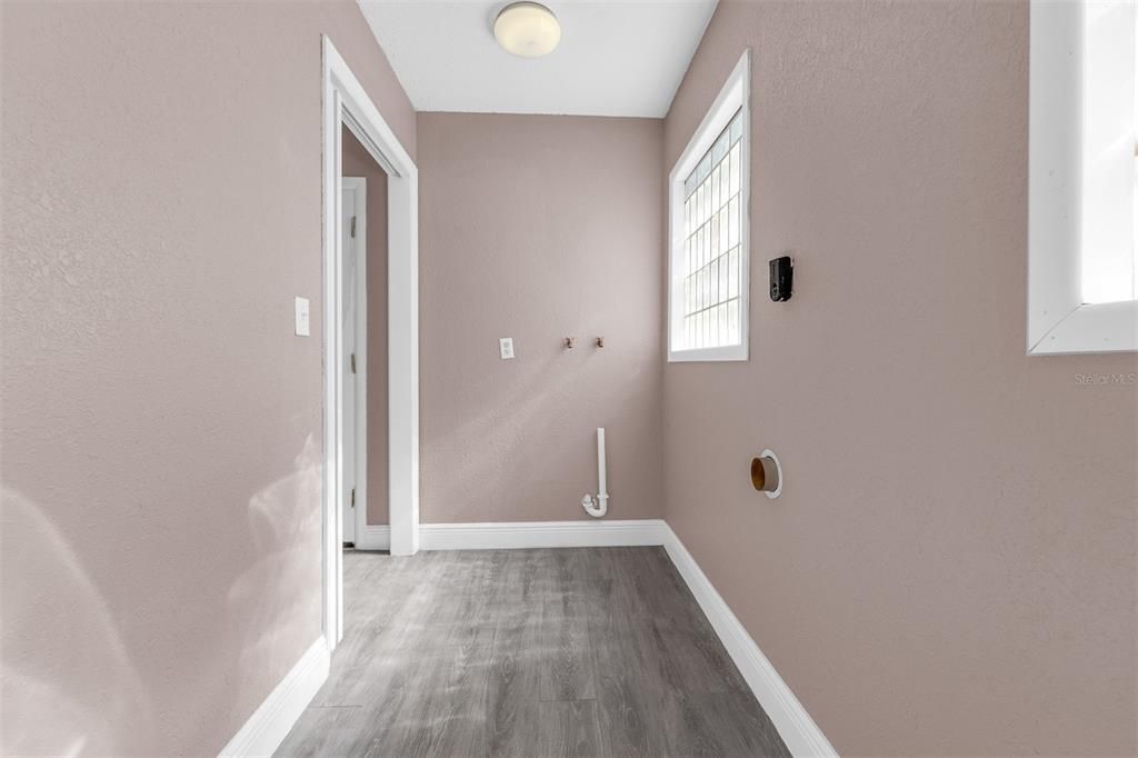 For Sale: $320,000 (3 beds, 1 baths, 1248 Square Feet)