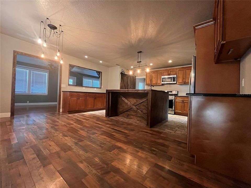 待售: $395,000 (4 贝兹, 3 浴室, 2282 平方英尺)