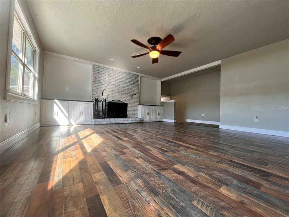 待售: $395,000 (4 贝兹, 3 浴室, 2282 平方英尺)