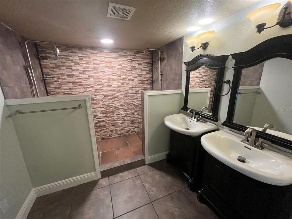 待售: $395,000 (4 贝兹, 3 浴室, 2282 平方英尺)