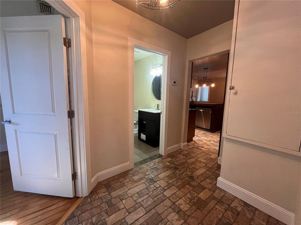 待售: $395,000 (4 贝兹, 3 浴室, 2282 平方英尺)