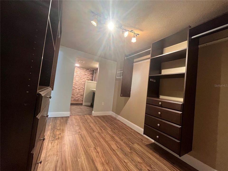 待售: $395,000 (4 贝兹, 3 浴室, 2282 平方英尺)