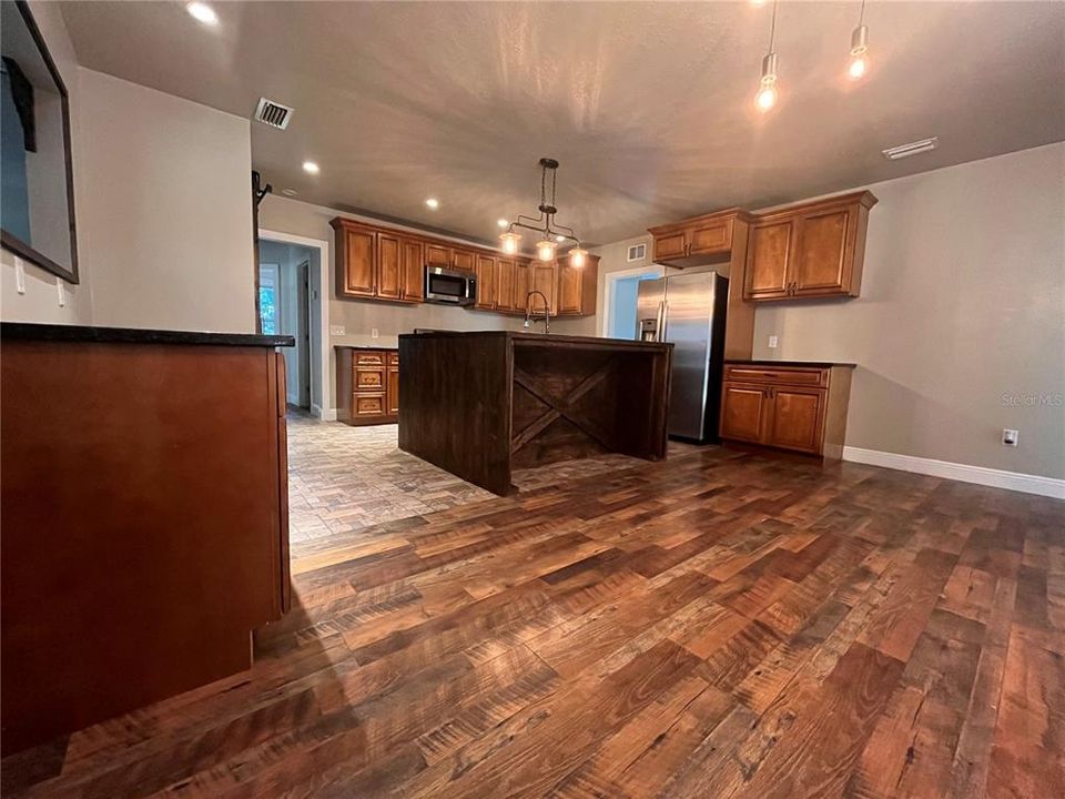 待售: $395,000 (4 贝兹, 3 浴室, 2282 平方英尺)