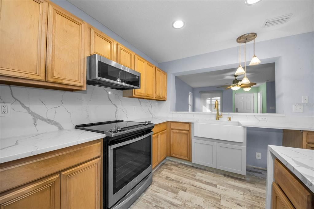 На продажу: $309,900 (3 спален, 2 ванн, 1544 Квадратных фут)