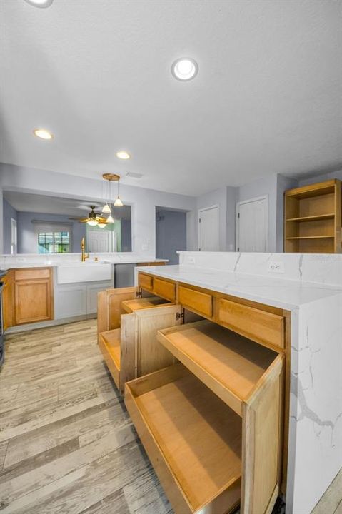 На продажу: $309,900 (3 спален, 2 ванн, 1544 Квадратных фут)