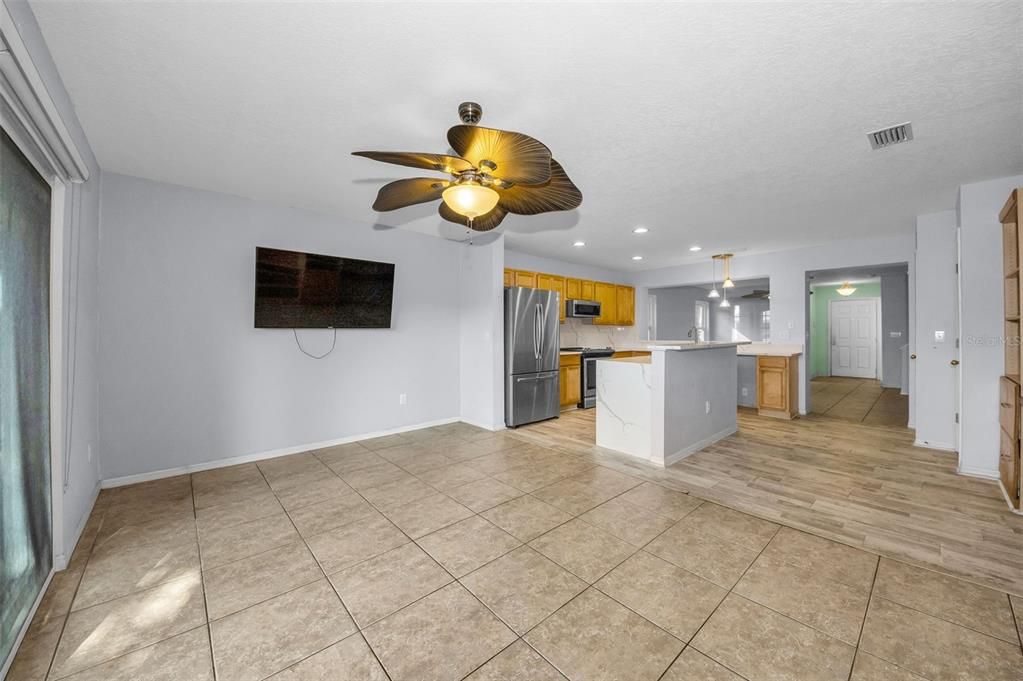 На продажу: $309,900 (3 спален, 2 ванн, 1544 Квадратных фут)