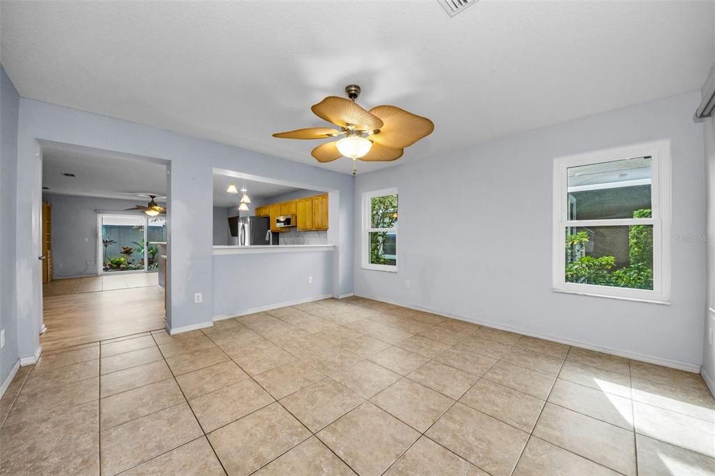 На продажу: $309,900 (3 спален, 2 ванн, 1544 Квадратных фут)