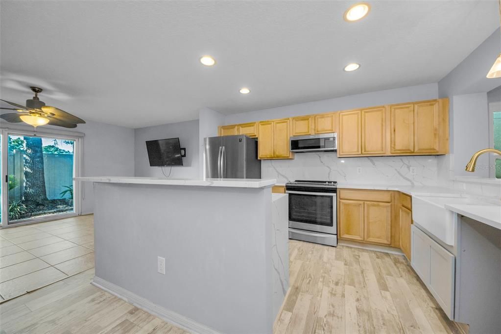 На продажу: $309,900 (3 спален, 2 ванн, 1544 Квадратных фут)