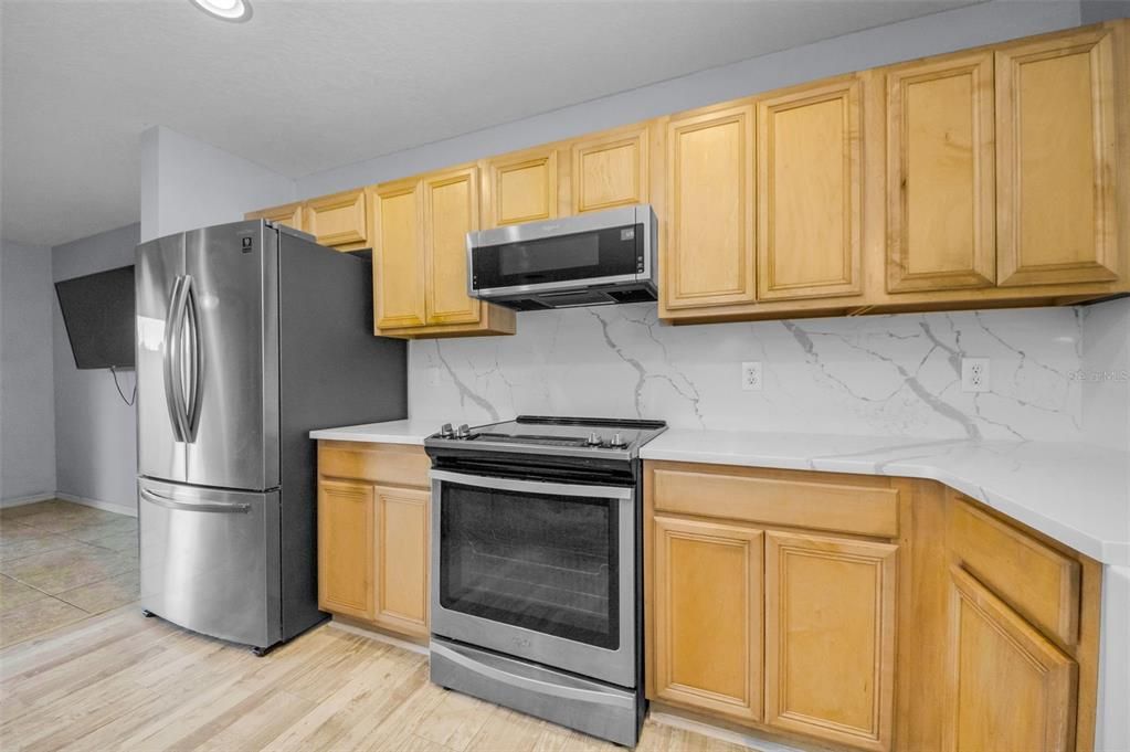 На продажу: $309,900 (3 спален, 2 ванн, 1544 Квадратных фут)