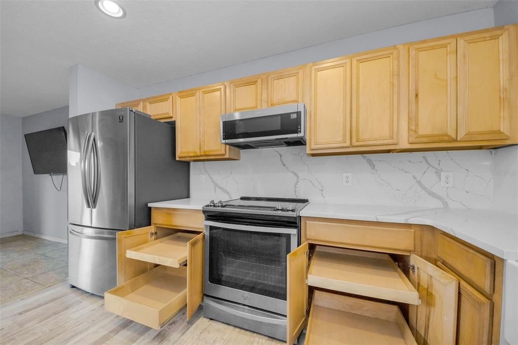 На продажу: $309,900 (3 спален, 2 ванн, 1544 Квадратных фут)