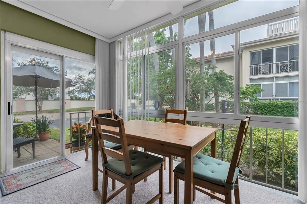 For Sale: $125,000 (2 beds, 2 baths, 1185 Square Feet)