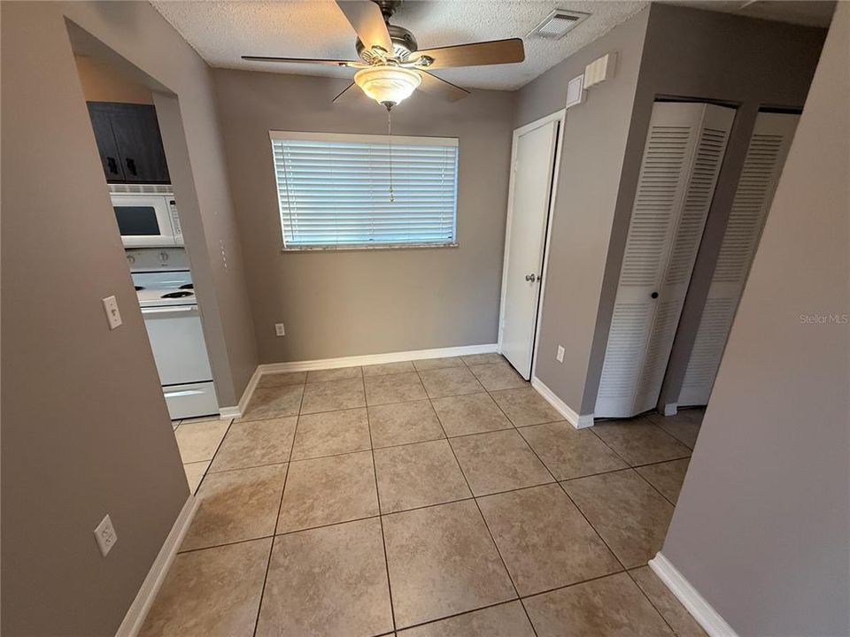 For Rent: $1,350 (1 beds, 1 baths, 735 Square Feet)