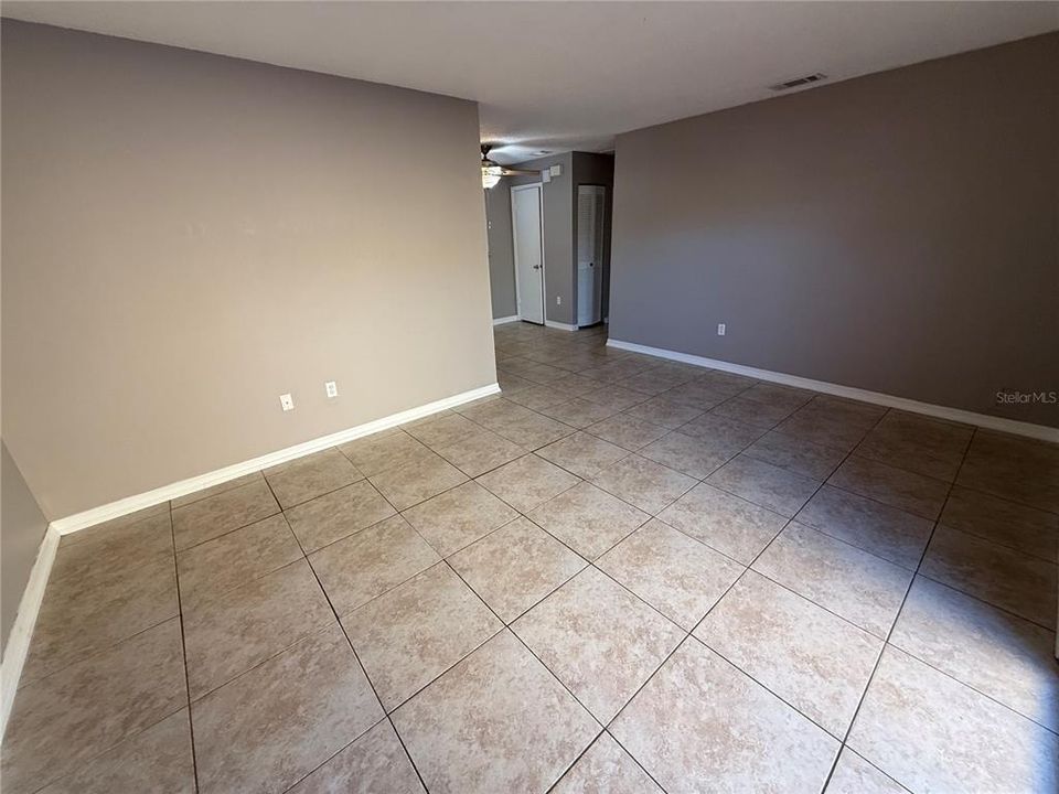 For Rent: $1,350 (1 beds, 1 baths, 735 Square Feet)