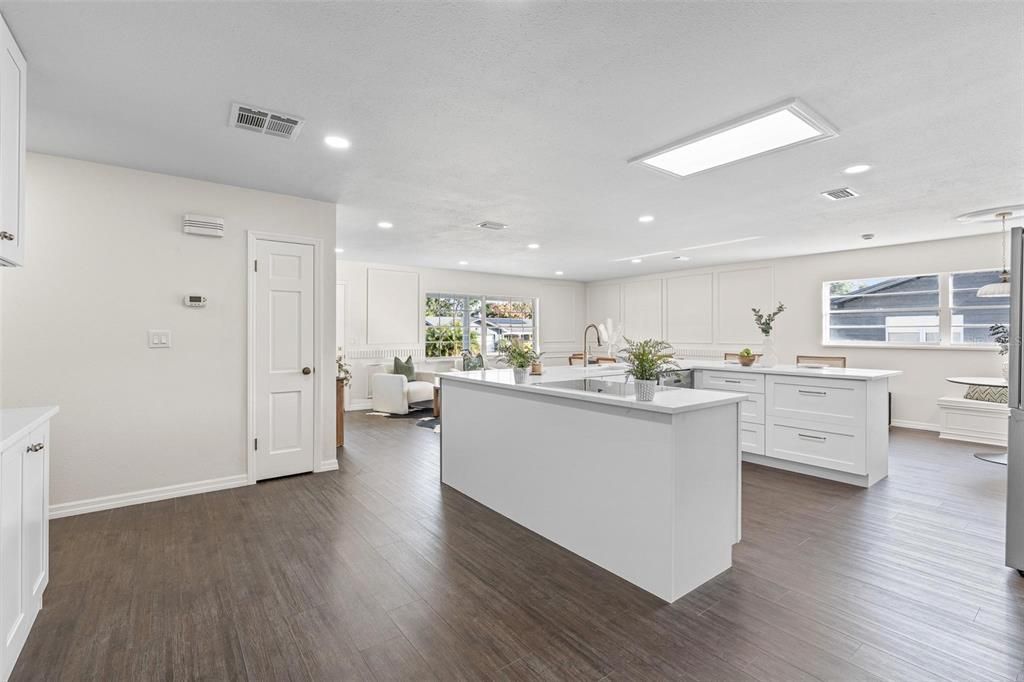 На продажу: $625,000 (4 спален, 2 ванн, 1928 Квадратных фут)