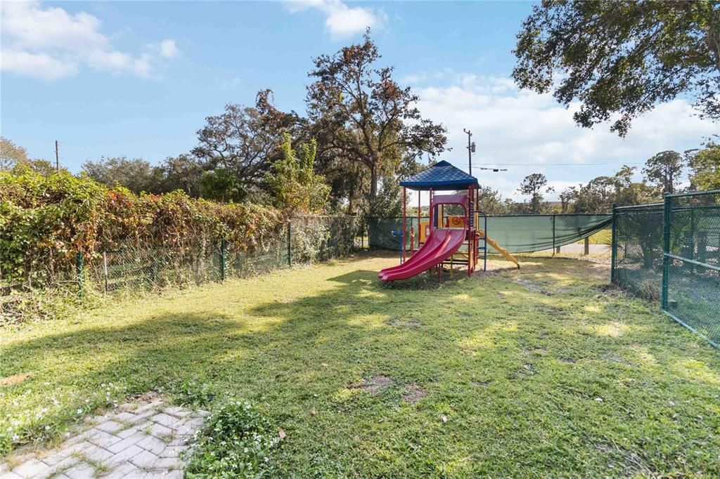 待售: $649,000 (9 贝兹, 5 浴室, 3460 平方英尺)