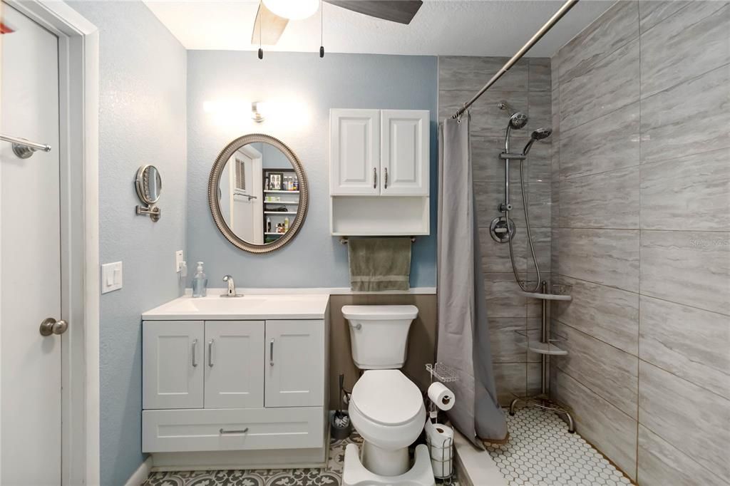 待售: $649,000 (9 贝兹, 5 浴室, 3460 平方英尺)