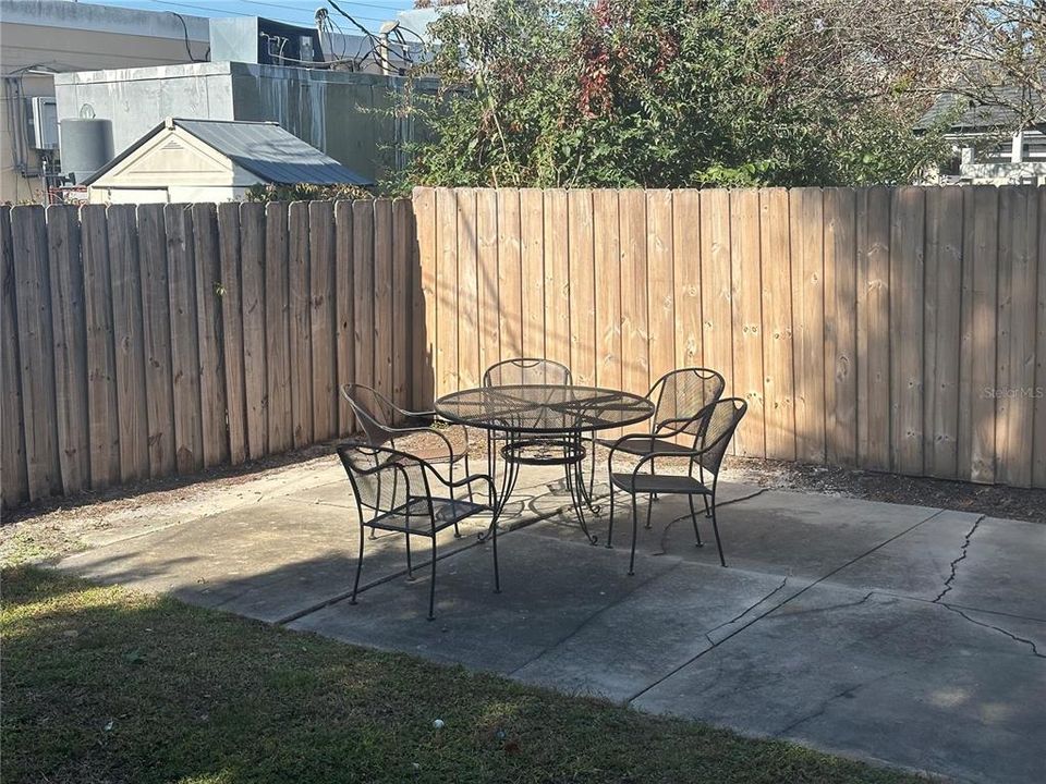 Под контрактом: $1,540 (2 спален, 1 ванн, 856 Квадратных фут)