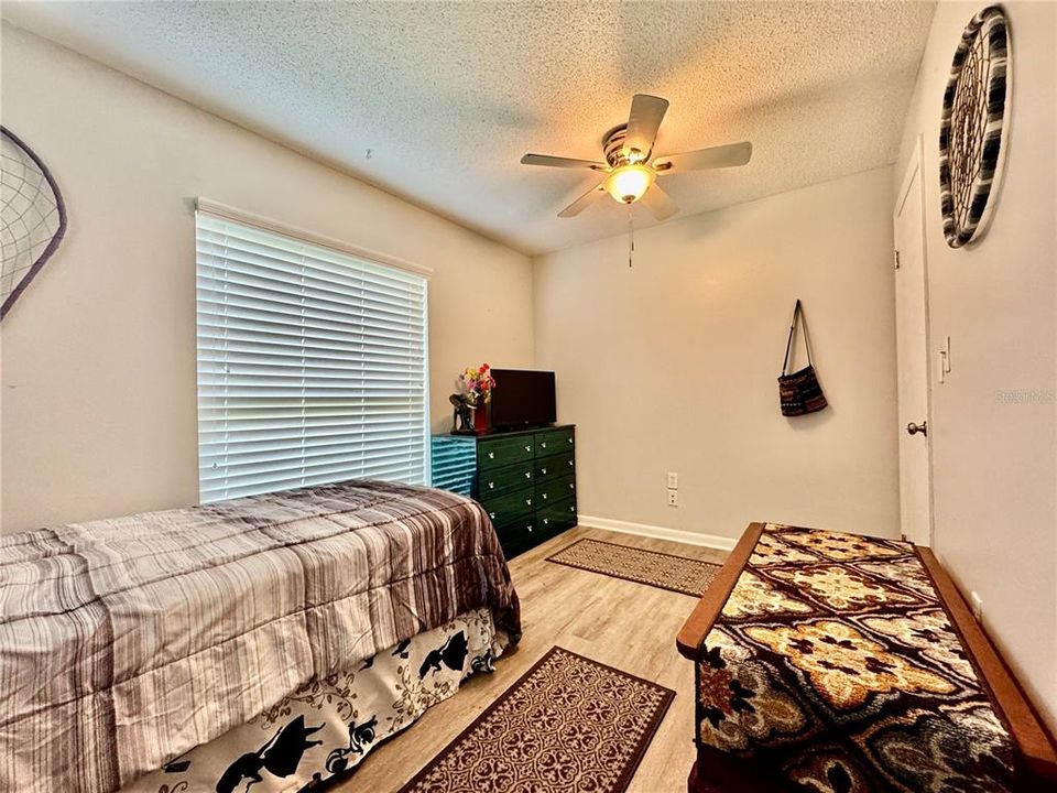 На продажу: $199,000 (2 спален, 2 ванн, 1015 Квадратных фут)