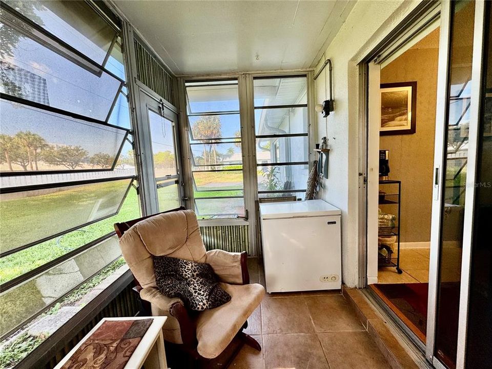 На продажу: $199,000 (2 спален, 2 ванн, 1015 Квадратных фут)