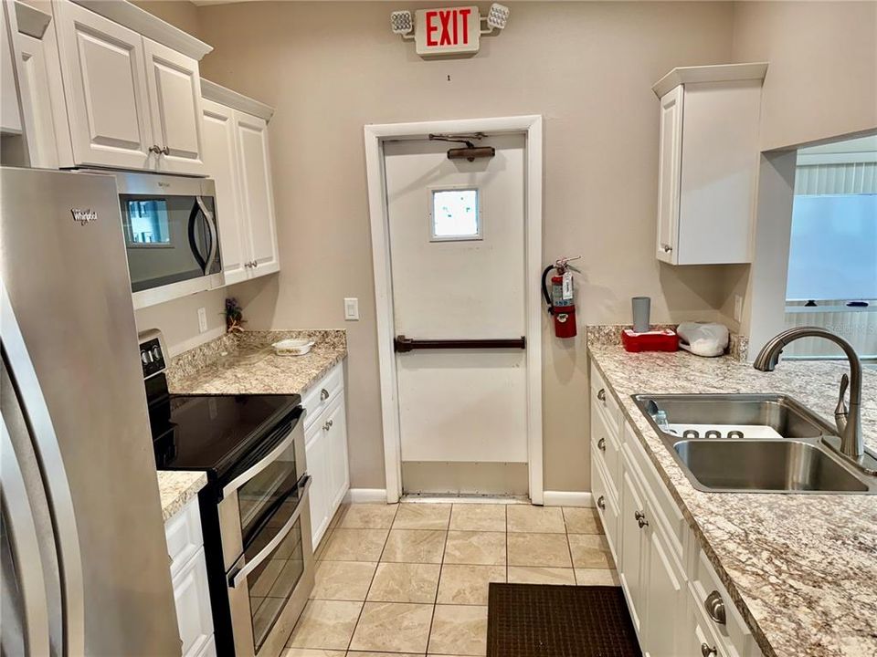 На продажу: $199,000 (2 спален, 2 ванн, 1015 Квадратных фут)