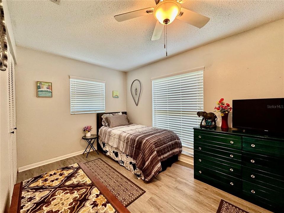 На продажу: $199,000 (2 спален, 2 ванн, 1015 Квадратных фут)