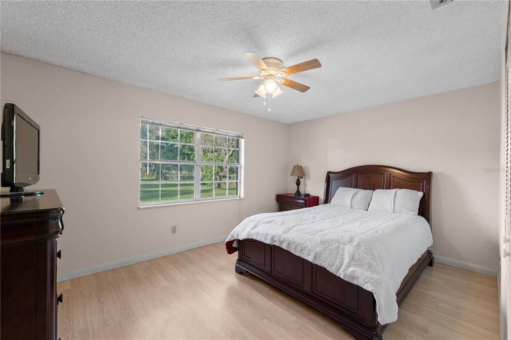 待售: $549,900 (4 贝兹, 2 浴室, 2315 平方英尺)