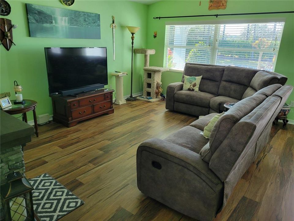 待售: $369,900 (3 贝兹, 2 浴室, 1607 平方英尺)