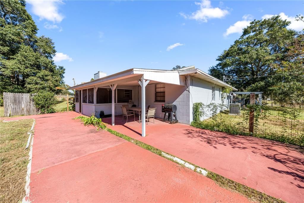 合同活跃: $379,900 (4 贝兹, 2 浴室, 2395 平方英尺)