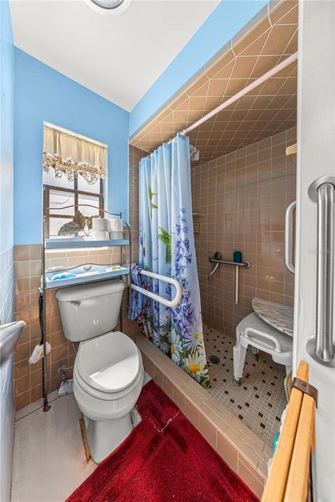 合同活跃: $379,900 (4 贝兹, 2 浴室, 2395 平方英尺)