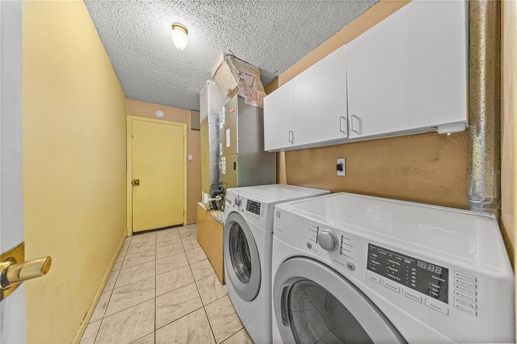 合同活跃: $379,900 (4 贝兹, 2 浴室, 2395 平方英尺)